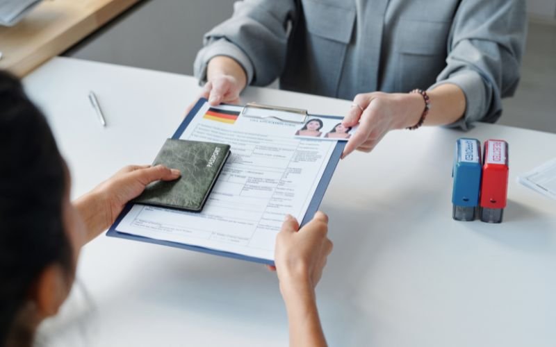 Work Abroad Made Easy: Visa Tips for Professionals